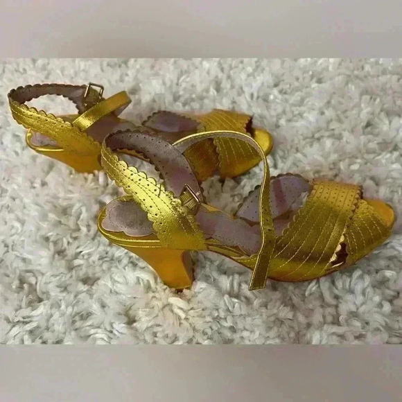 Miss L Fire Beatriz Gold Peep Toe Heels - Women’s - Picture 6 of 15